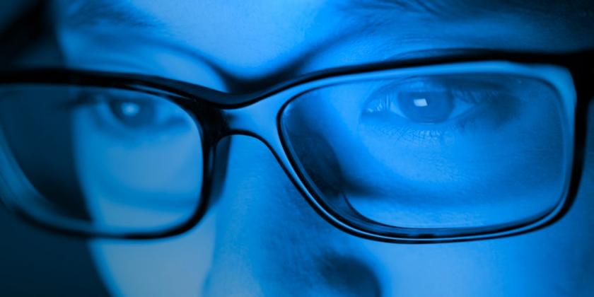 Kaj je "modra svetloba" in kako zaščititi naše oči